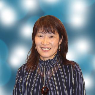里宝蘭の顔写真