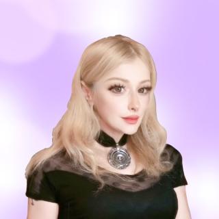 聖女リアナの顔写真