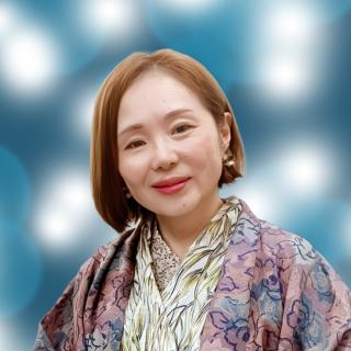 月菊 玲李の顔写真
